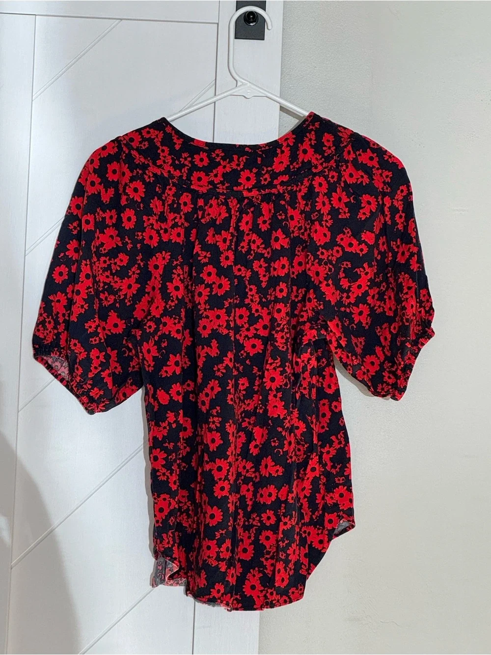 LOFT Red Floral Blouse Navy Puff Sleeve Pleated Front Size M